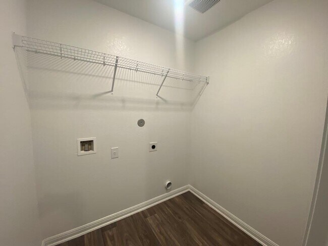 Building Photo - 309 Riverdale Dr