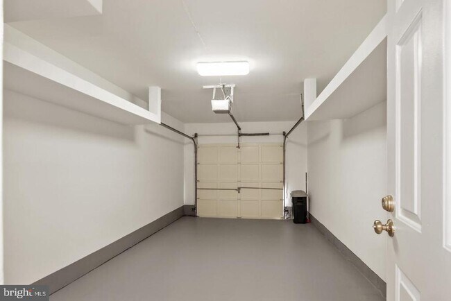 Building Photo - 5801 Linden Square Ct