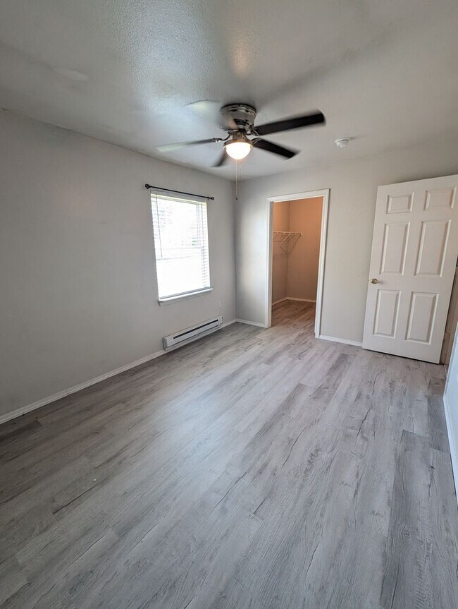 Building Photo - Updated 2 Bedroom Ground Level Apartment