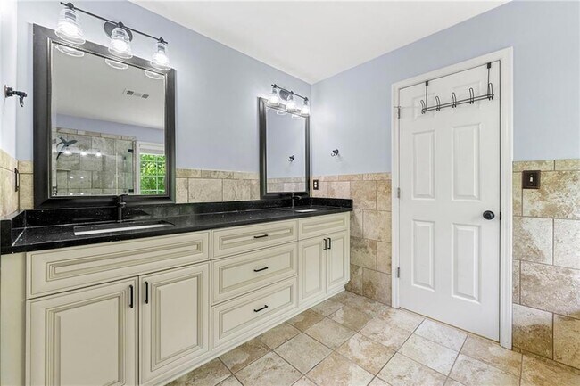 Building Photo - 7260 Foxberry Ct