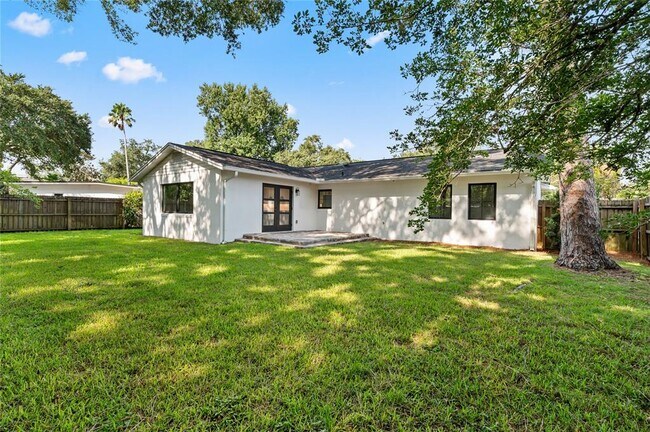 Building Photo - 648 Fitzwalter Dr