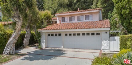 Building Photo - 23454 Park Hermosa
