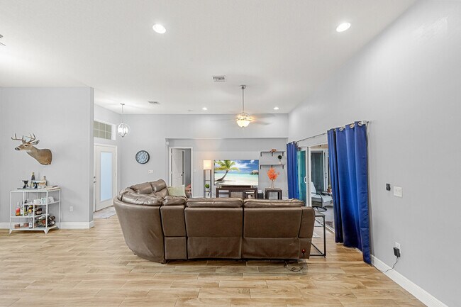 Building Photo - 1280 SW Kalevala Dr