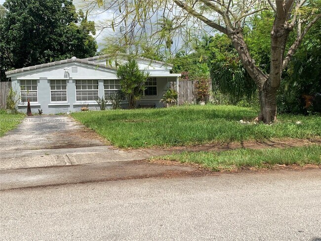 Primary Photo - 1335 NE 182nd St