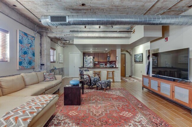 Building Photo - 1209 N Harvey Ave