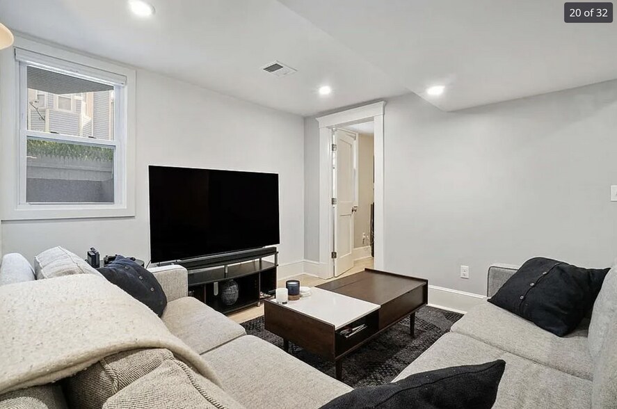 Building Photo - 20 Lincoln St