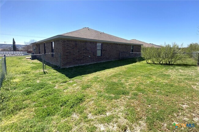 Building Photo - 2802 Ashley Dr