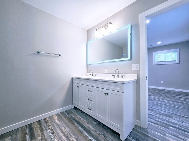 Building Photo - 3 Bed & 2 Full Bath Ranch Home in South Euclid for Rent!