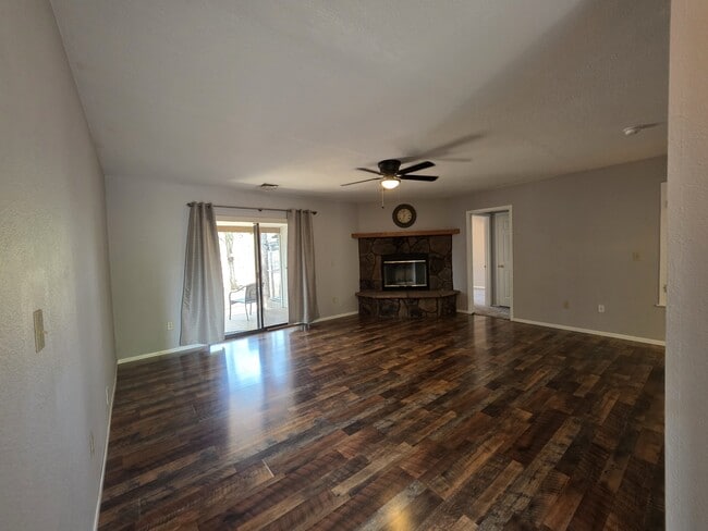 Building Photo - 5240 S 28th Pl