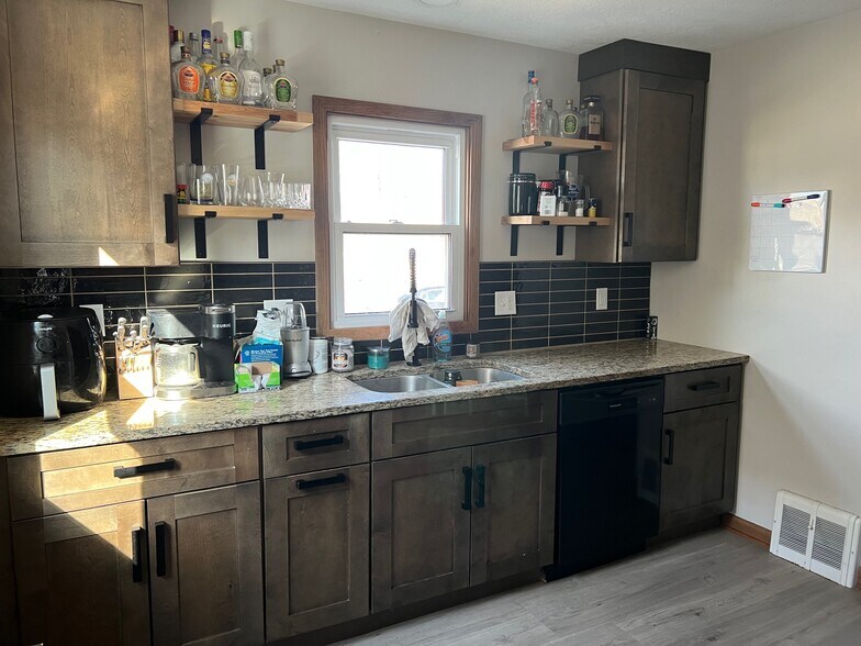 Building Photo - 2120 S Norton Ave