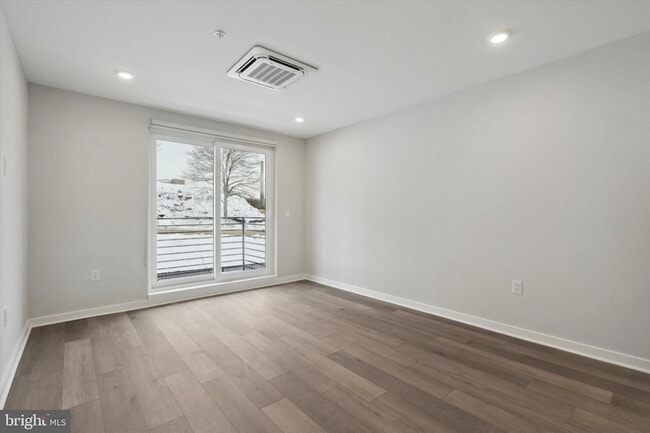 Building Photo - 3449 Scotts Ln