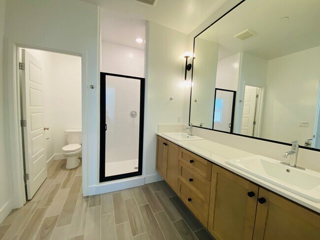 Building Photo - $2,295 + $100 Solar, Copper Ave. & Willow,...
