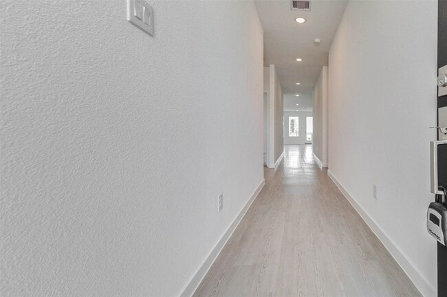 Building Photo - 31715 Wild Mdw Dr