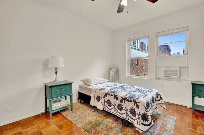 Building Photo - 1100 N La Salle Dr