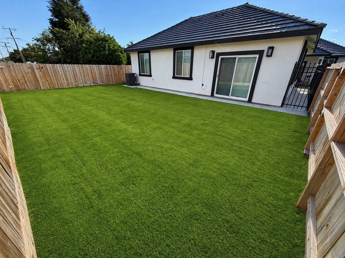 Building Photo - 590 N Lincoln Ave