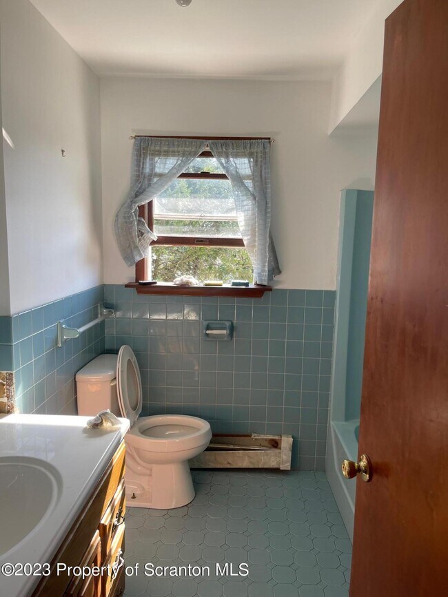 Building Photo - 1524 Bulwer St