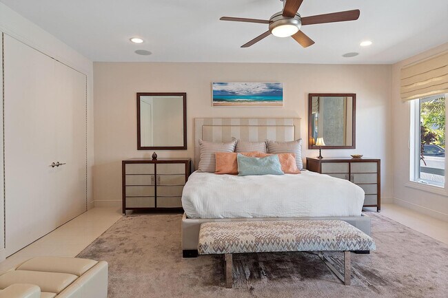 Building Photo - 3050 NE 43rd St