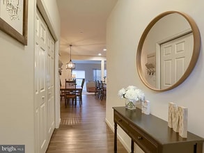 Building Photo - 1730 Fairbank Ln