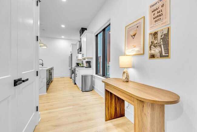 Building Photo - 554 Rosedale Ave