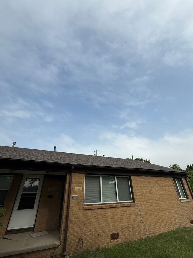 Building Photo - 638 S Woodlawn Blvd