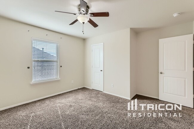 Building Photo - 1307 Hidden Valley Dr