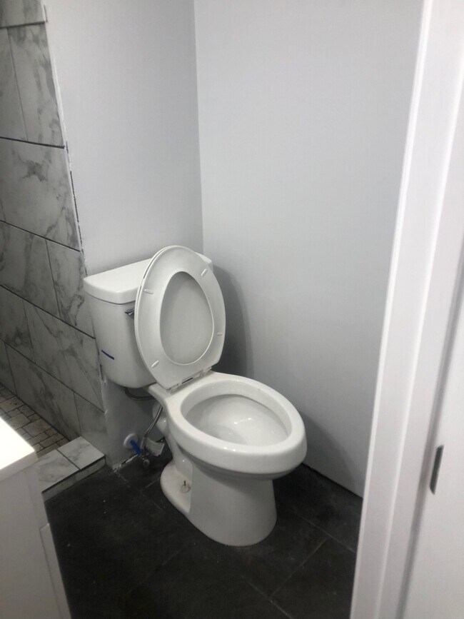 Building Photo - 505 Lake St