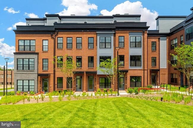 Building Photo - 11236 Bunsen St