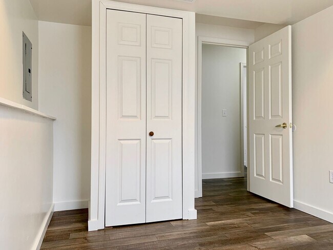 Building Photo - Four Bedroom Home in Kentwood