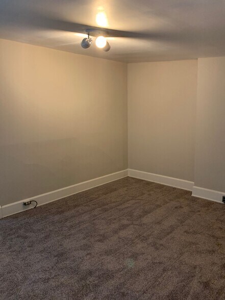 Building Photo - 114 Parker St