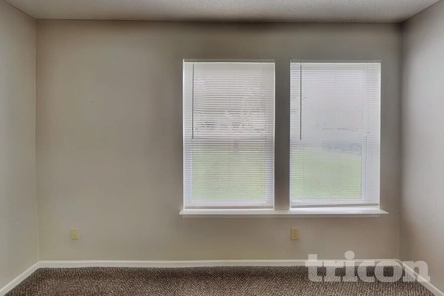 Building Photo - 5753 N Jamestown Dr