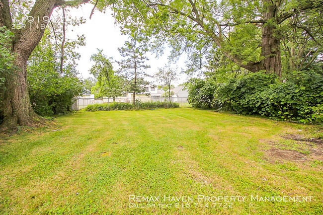 Building Photo - 11919 Lena Ave