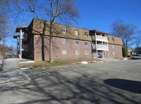 Building Photo - 7 Wildwood St