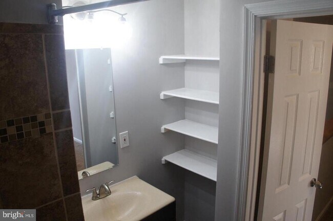 Building Photo - 5814 Holly Springs Dr N
