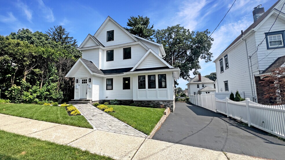 Primary Photo - 125 Franklin Ave