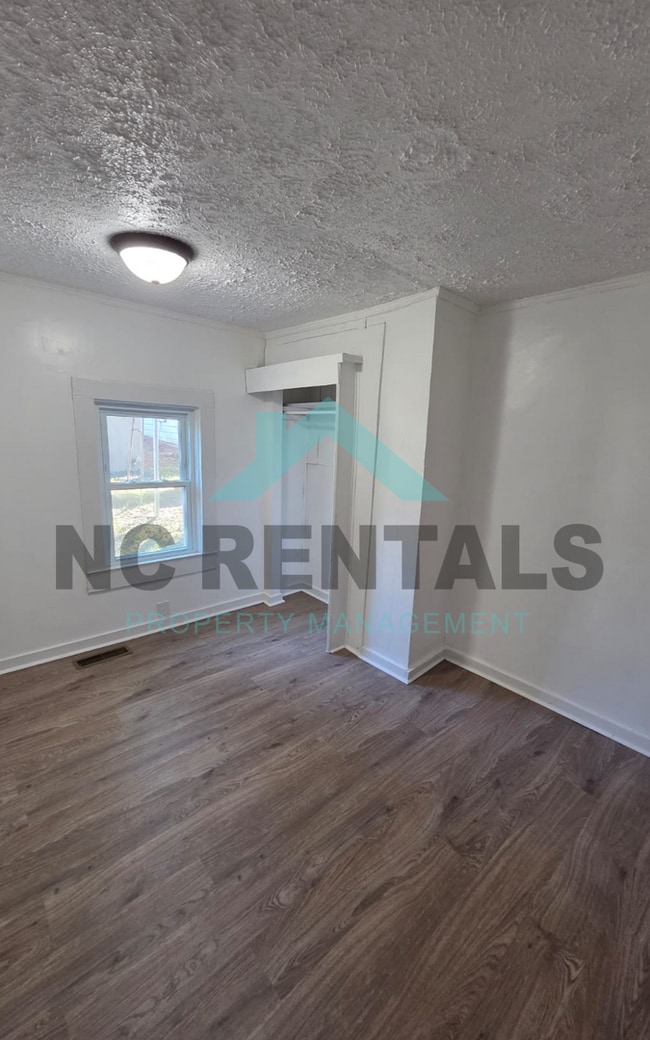 Building Photo - 715 3rd Ave