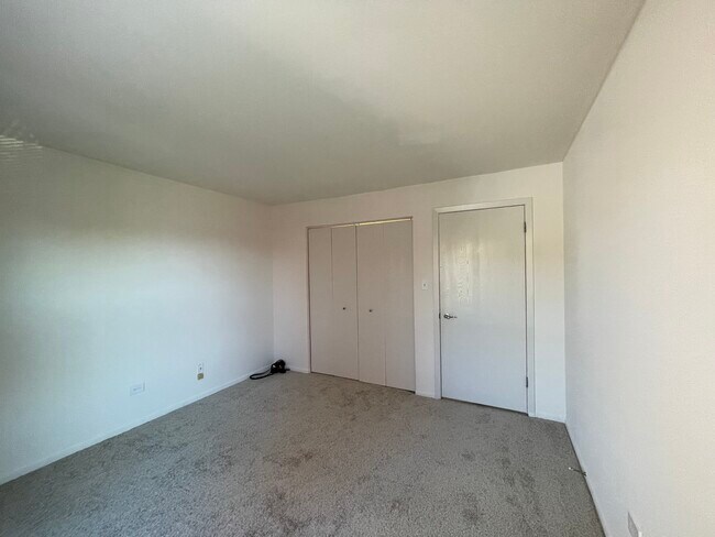 Building Photo - 107 Bent Tree Ln