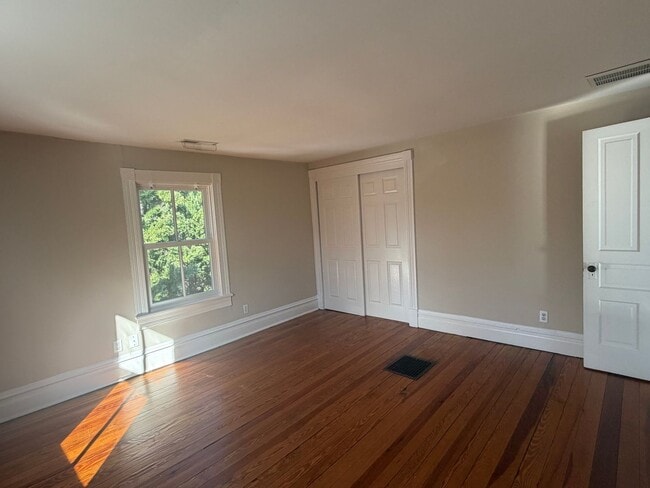 Building Photo - 5826 Railroad Ave