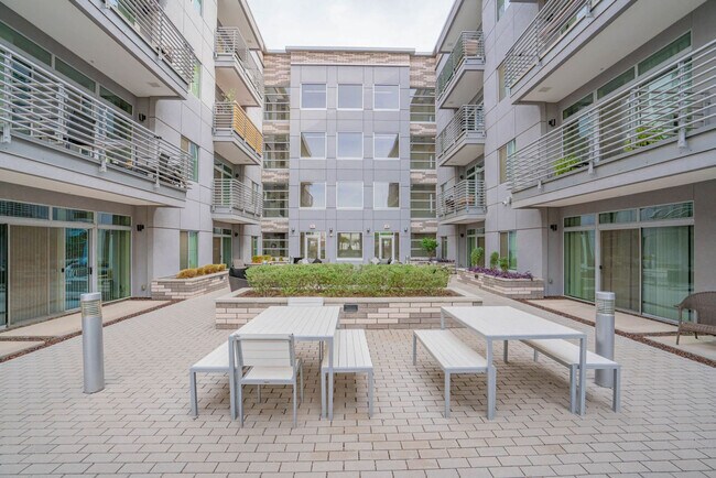 Building Photo - 295 E Roosevelt St