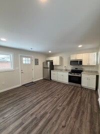 Building Photo - Beautifully remodeled and completed 1 bedroom apartment. FREE MONTH OF RENT!*