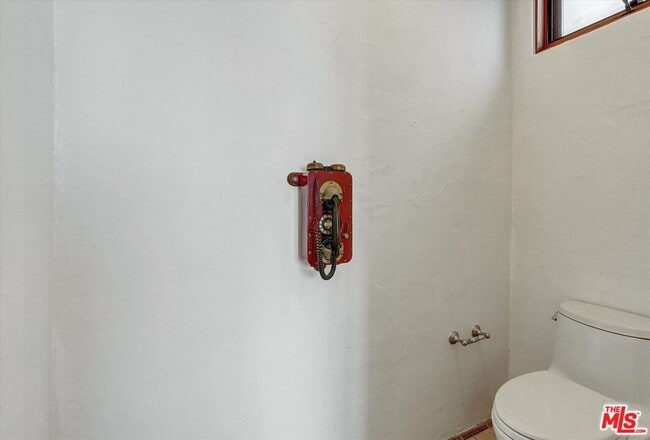 Building Photo - 3916 Rambla Orienta