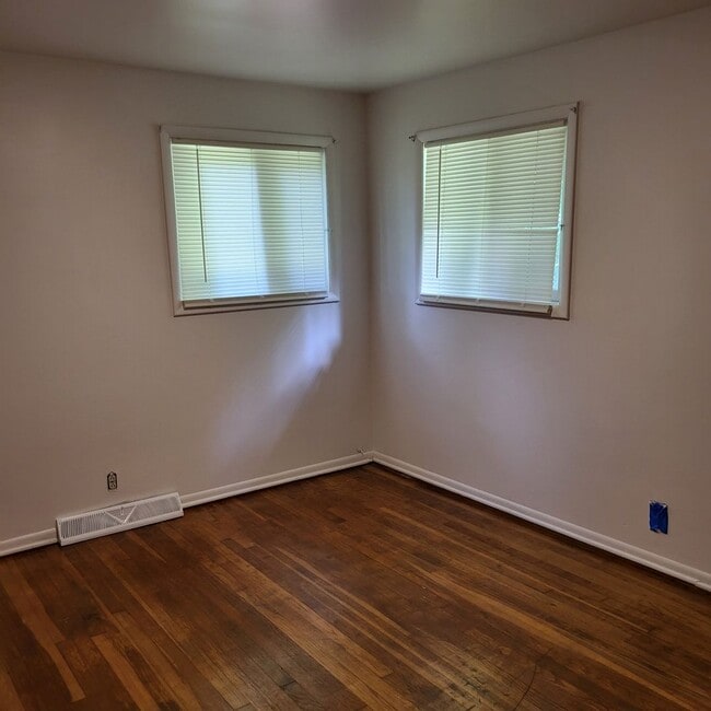 Building Photo - THREE BEDROOM HOME IN QUIET AREA IN CADILLAC