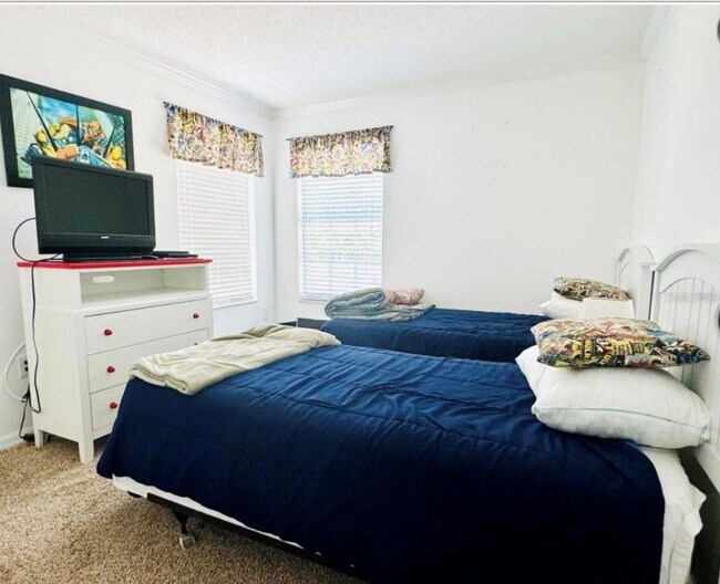 Building Photo - 5 Bedroom 3 Bathroom and private pool Home For Rent in Davenport