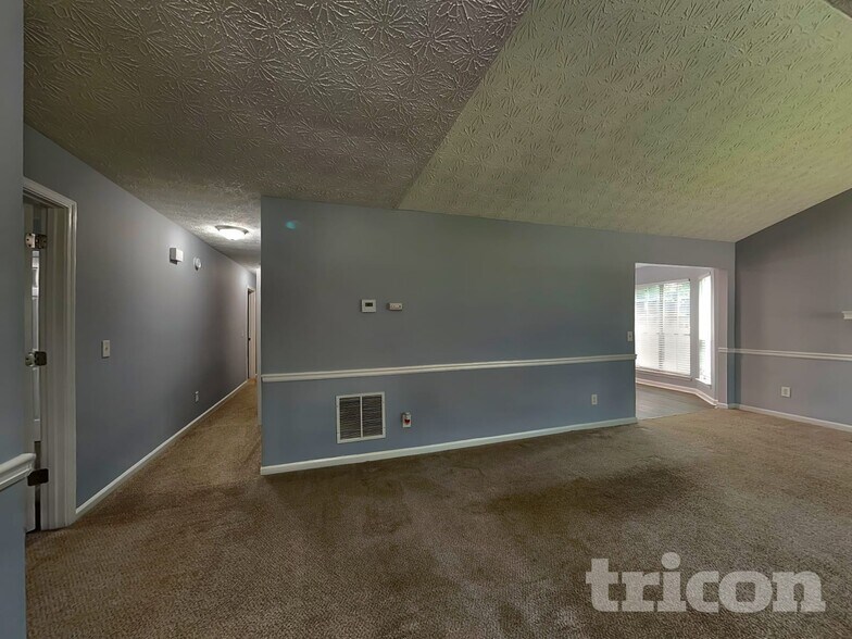 Building Photo - 1812 Cres Hill Dr NW