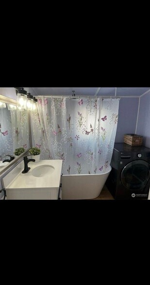 Building Photo - 115 N Main St