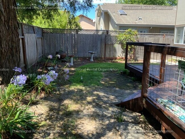 Building Photo - Beautiful Eastside 4 Bedroom, 3 Full baths in quiet neighborhood