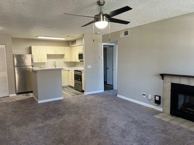 Kitchen - 345 Lakepointe Dr