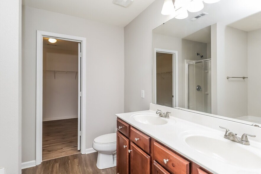 Building Photo - 2836 Westbury Ct