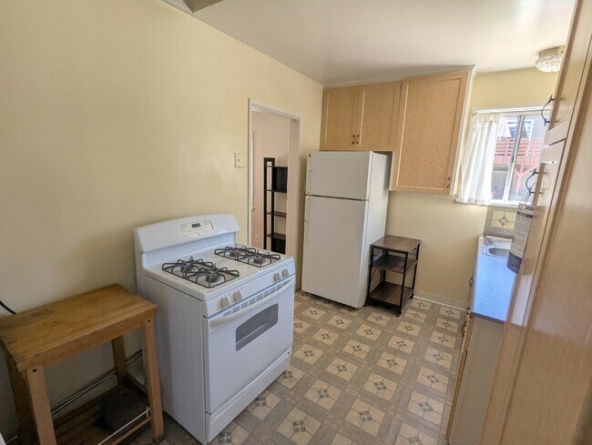 Building Photo - 3351 Caroline Ave