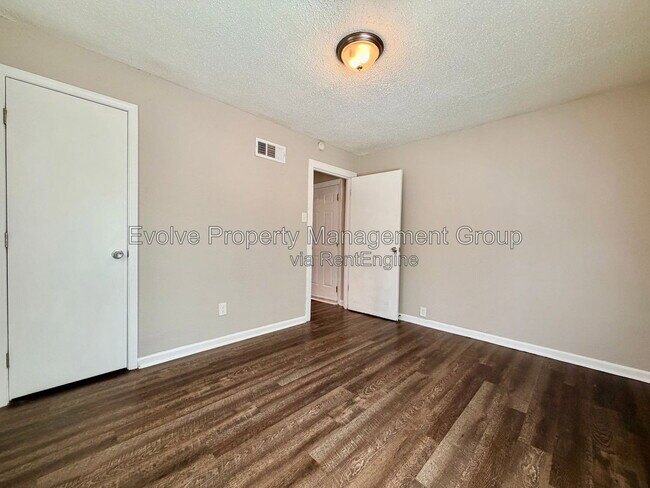 Building Photo - 3451 Hendricks Ave