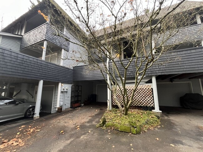 Building Photo - Cozy Portland Home with Spacious Living Room & Fenced Backyard